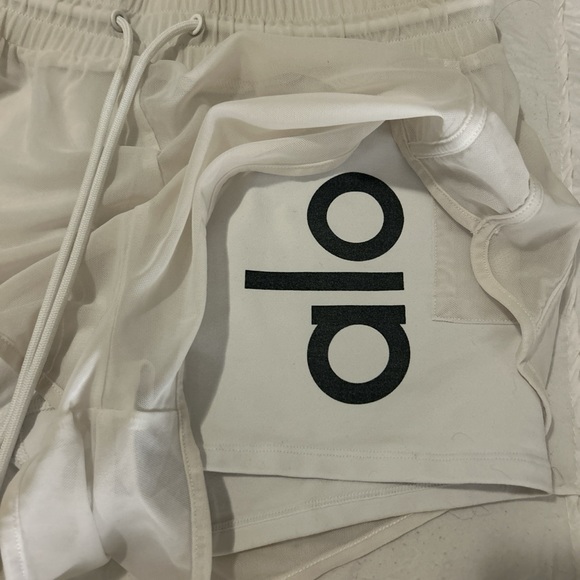 alo x-small white shorts - Picture 3 of 5